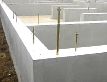 基礎と土台を固定するアンカーボルト