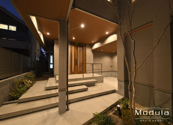 杉並区上荻3丁目 新築分譲住宅｜夜にライトアップしたアプローチ(2026.3撮影)