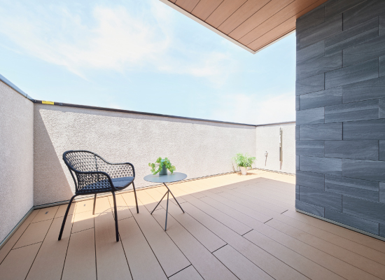 東京50坪土地特集｜広々としたバルコニーは、外からの目線が気にならないプライベート空間